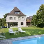 House With Private Pool And Garden